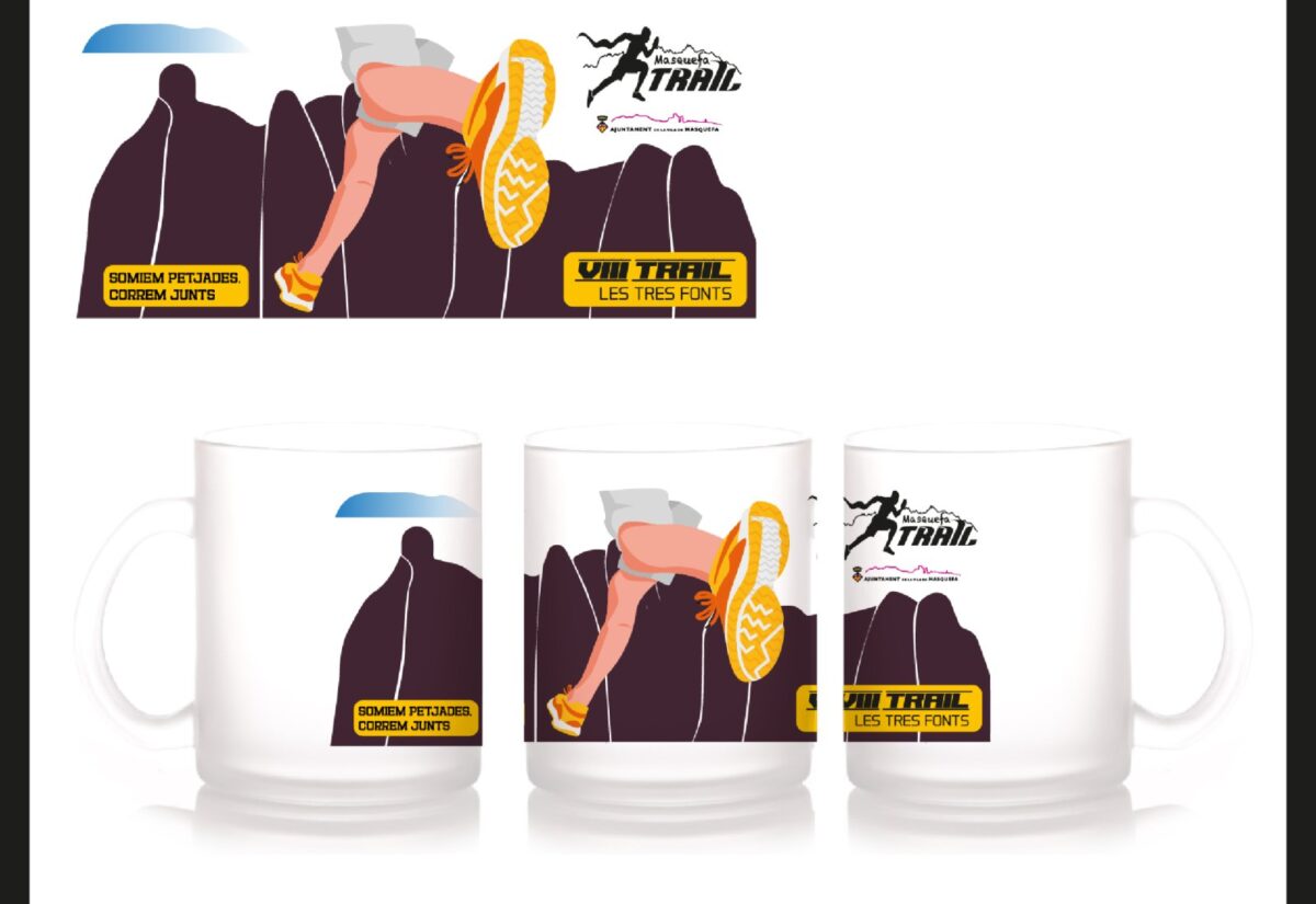 Tres tasses de vidre esmerilat personalitzades amb la il·lustració d'una cursa de muntanya